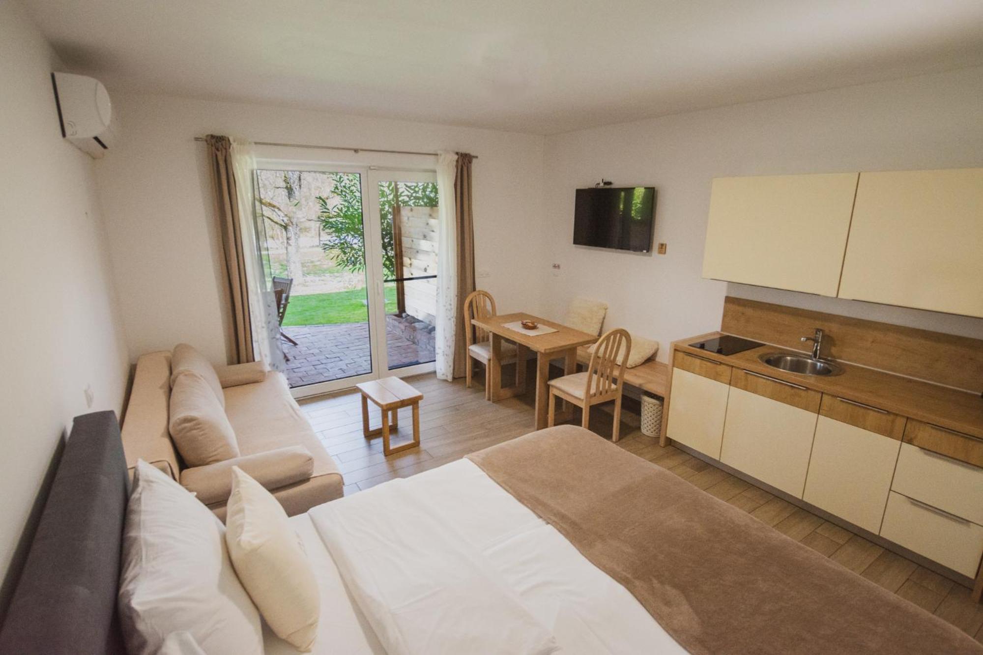 Pr'Fik Apartments Kranj Rum bild